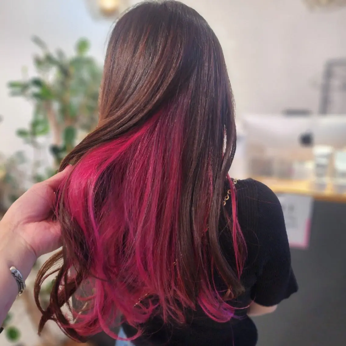 ロング カラー インナーカラー ピンクカラー 金田 拓也のヘアスタイル