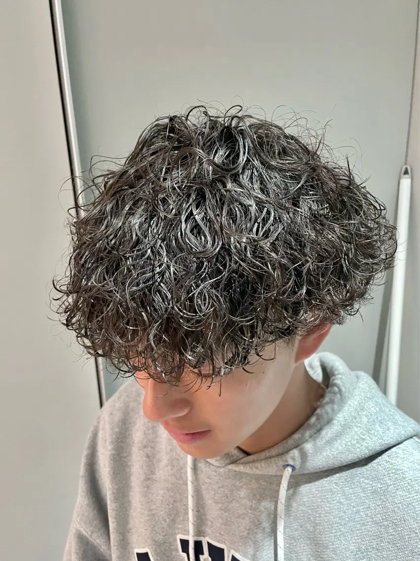 パーマ メンズ メンズパーマ プードルパーマ プードルパーマ ニュアンス/フェザー /筋肉美容師しゅーとのヘアスタイル