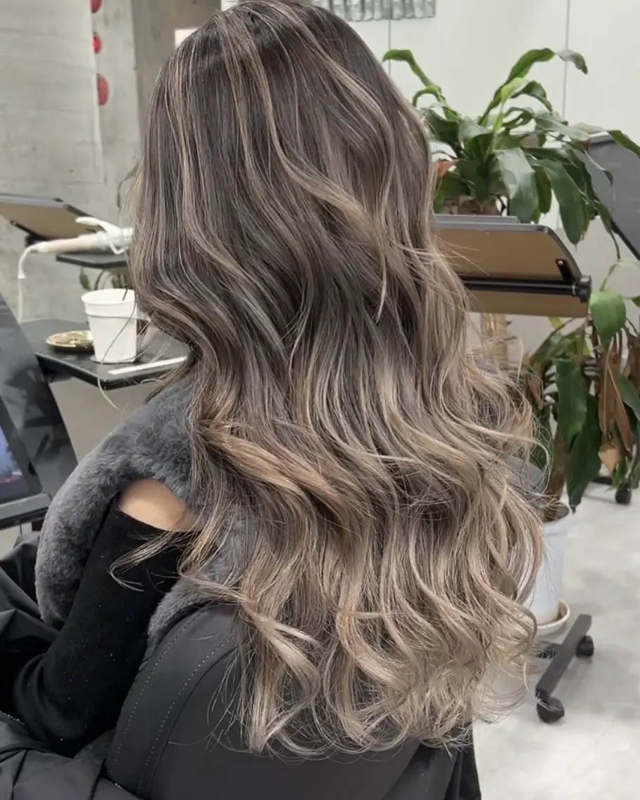 ロング カラー バレイヤージュ レイヤーカット welring hair salonのヘアスタイル