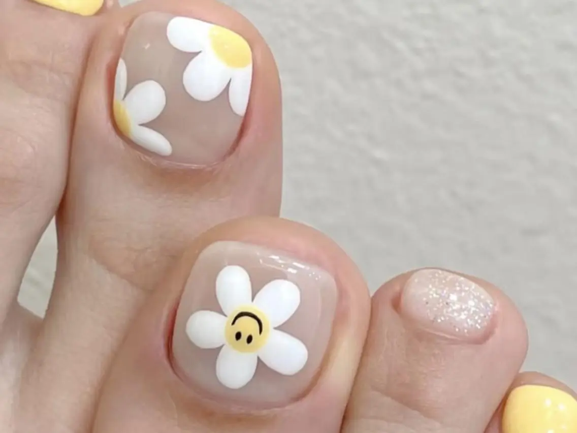 ネイル フットネイル MoonNail SALONのネイルデザイン