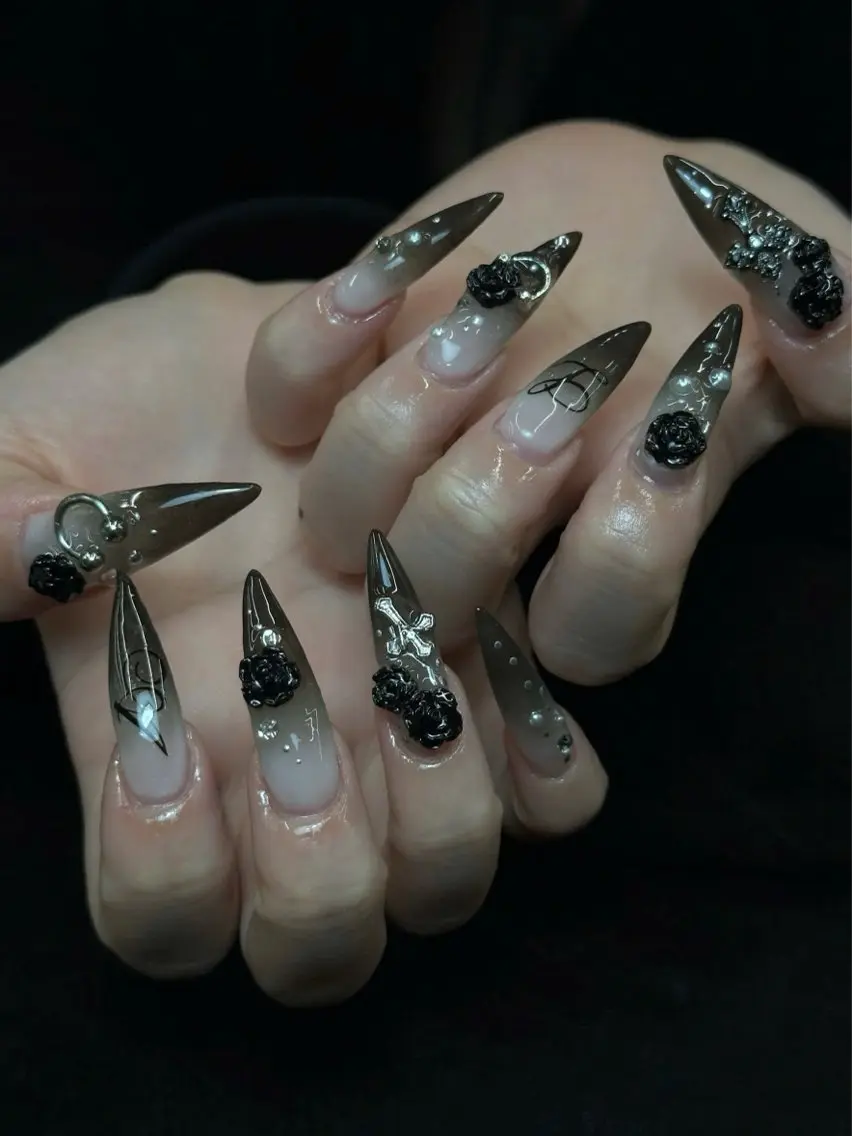 ネイル グラデーション ロングネイル シルバー Iconic Nailのネイルデザイン