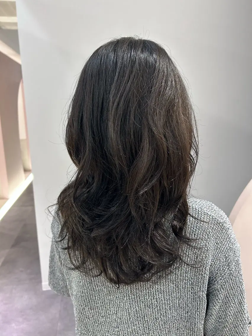 セミロング カラー セミロングパーマ 髪質改善 縮毛矯正 カット ヘアカラー パーマ 縮毛矯正 トリートメント ヘアセット 縮毛矯正/KEI/ ブリーチ縮毛矯正のヘアスタイル