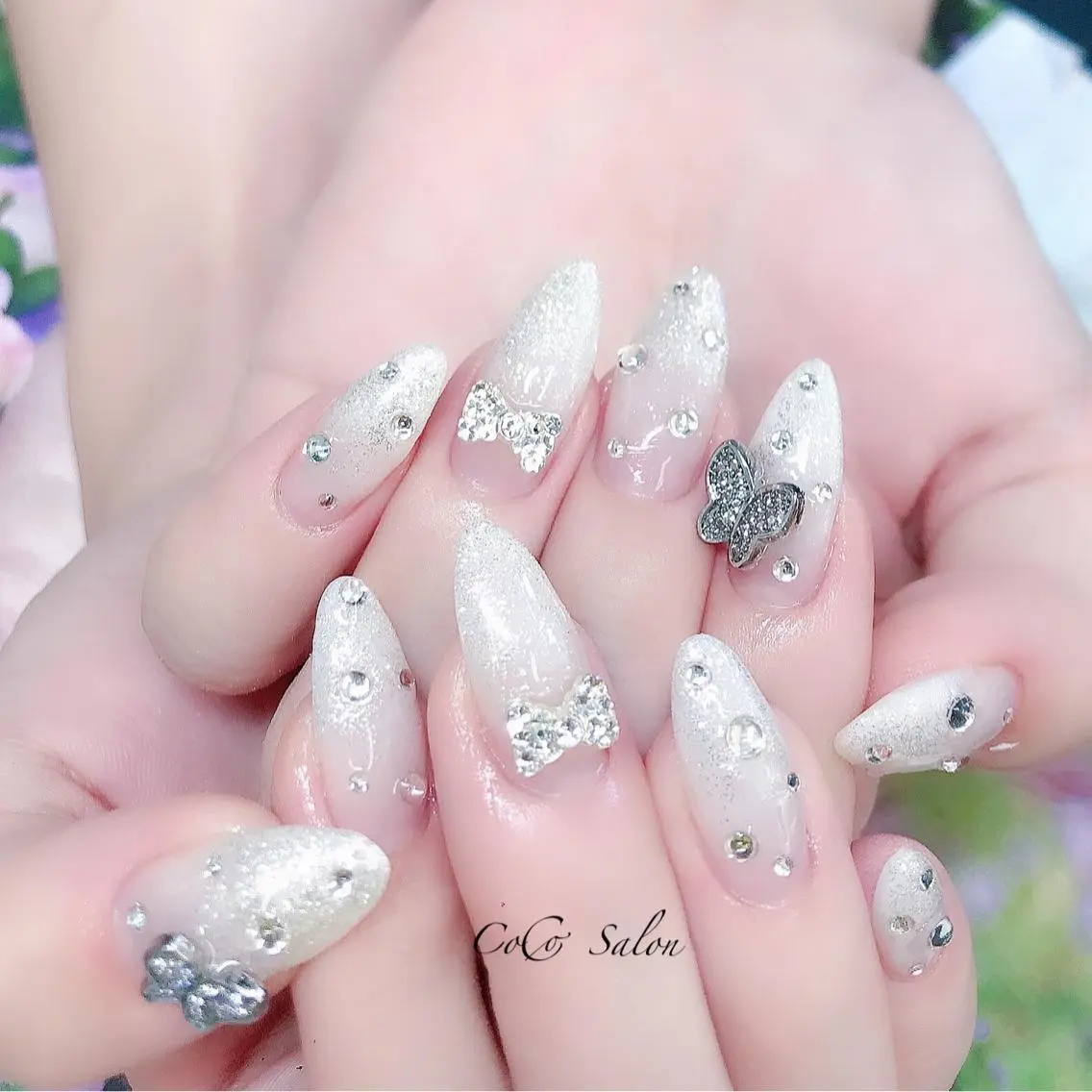 ネイル 成人式 長さ出し ジェルネイル グラデーション キラキラネイル CoCoSalon ネイル/まつ毛予約のネイルデザイン