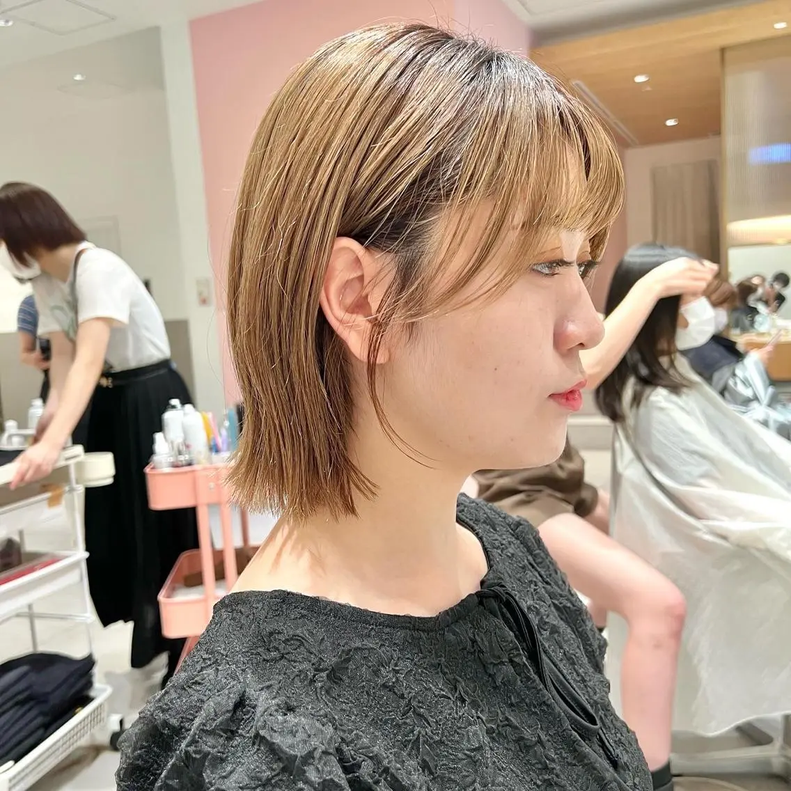 ミディアム カラー グレージュ ボブ カット ヘアカラー トリートメント レイヤー専門家 ダブルカラー修のヘアスタイル