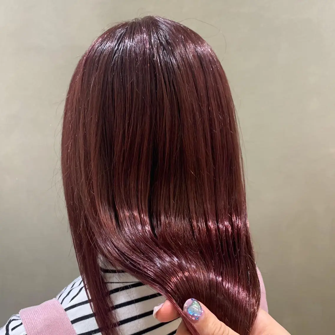 セミロング 安達 葵のヘアスタイル