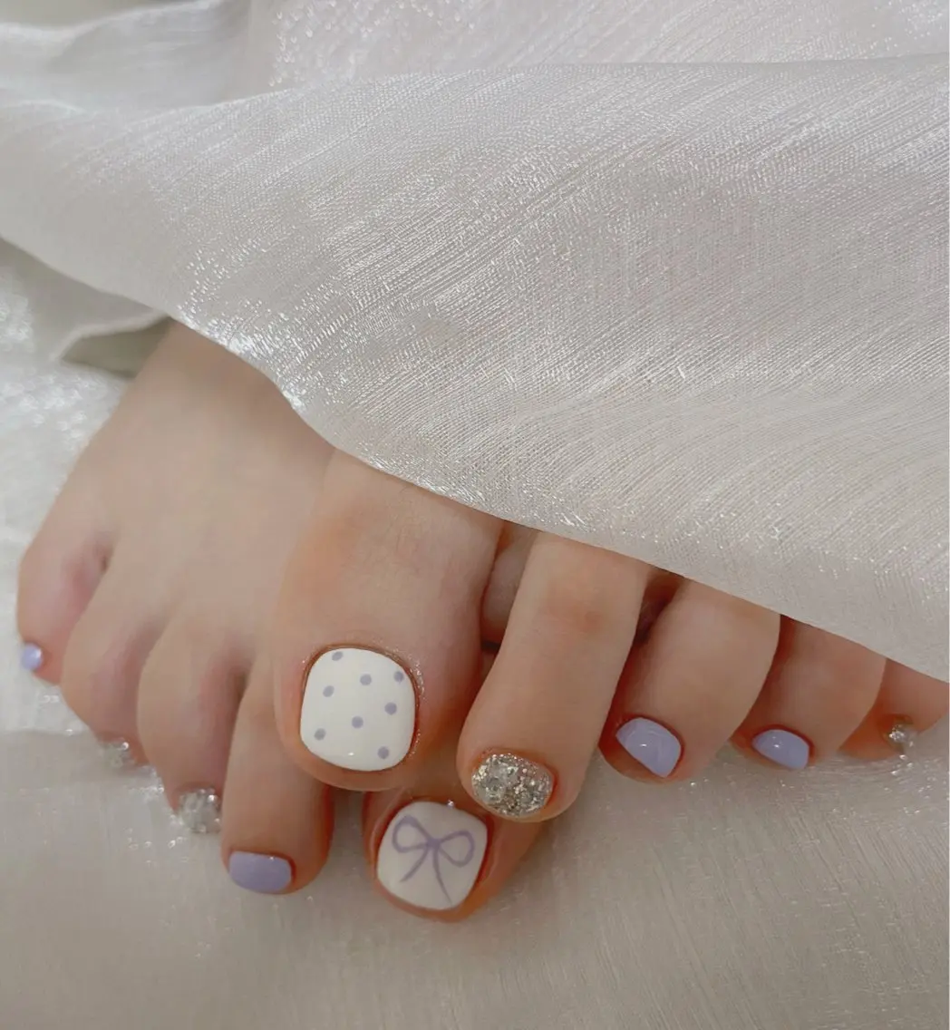 ネイル オーロラネイル 長さ出し フットネイル 韓国ネイル ラメ(グリッター) フットネイル 👍thumbs up nail👍のネイルデザイン