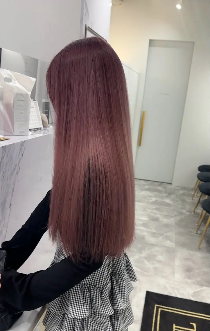 ロング カラー ブリーチ ピンクカラー ヘアカラー トリートメント CHIKA🧚🏻 ハイトーン⭐️のヘアスタイル