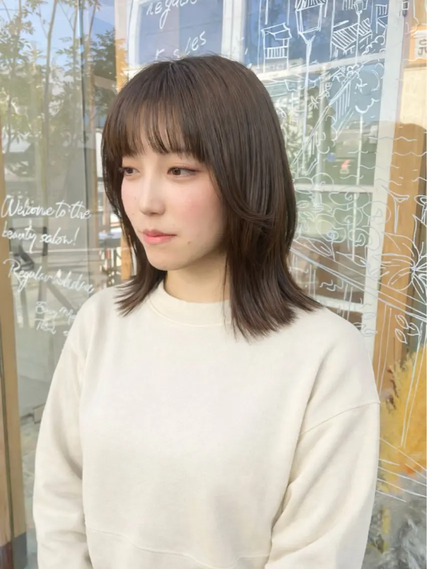 ミディアム ミディアムレイヤー くびれヘア くびれレイヤー レイヤーカット 伊東 咲織のヘアスタイル