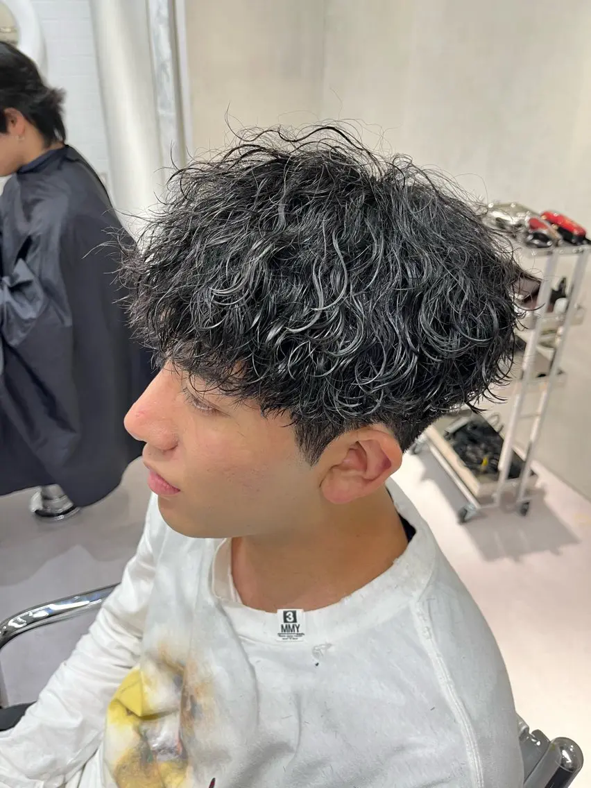 ショート パーマ メンズ ⚡メンズパーマフ ェードカットTomyのヘアスタイル
