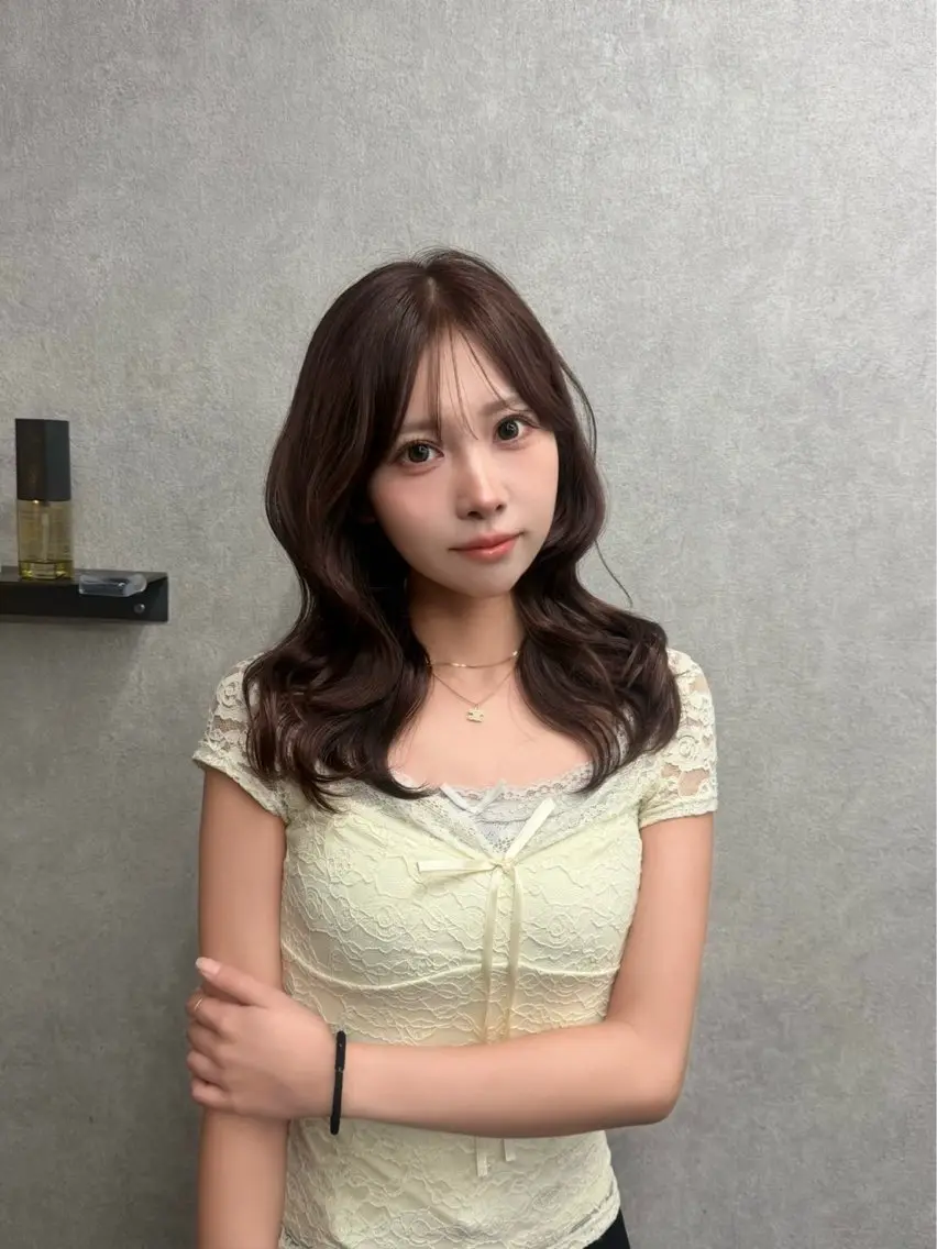【無料ロングカットモデル🎀】レイヤーカット／ミディアムレイヤー（肩下・3cm以上カットできる方）の写真
