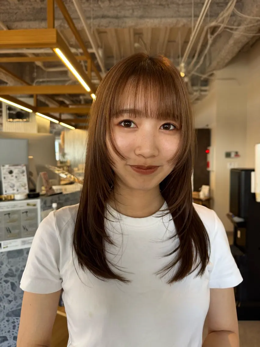 セミロング カット まほ/レイヤーカット 🍒🤍透明感カラーのヘアスタイル