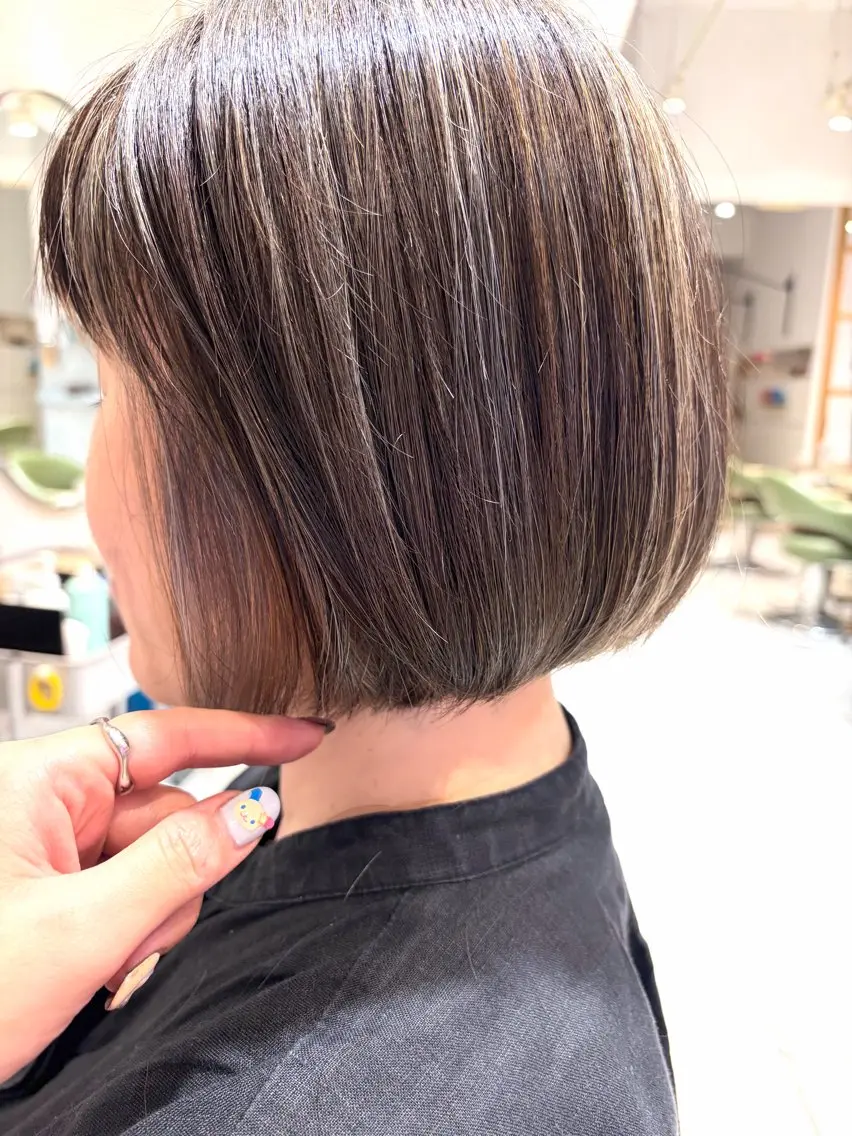 ショート カラー カット ヘアカラー トリートメント 丸みショート/ ハイライトカラーのヘアスタイル