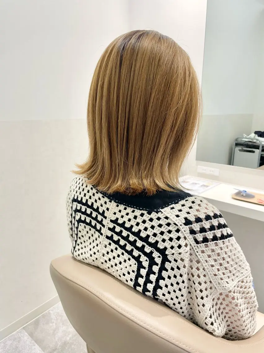 ショート カラー ベージュカラー ハイライトカラー ボブ ハイライト 外ハネヘア 大人女性のショート 戸高昌紀のヘアスタイル