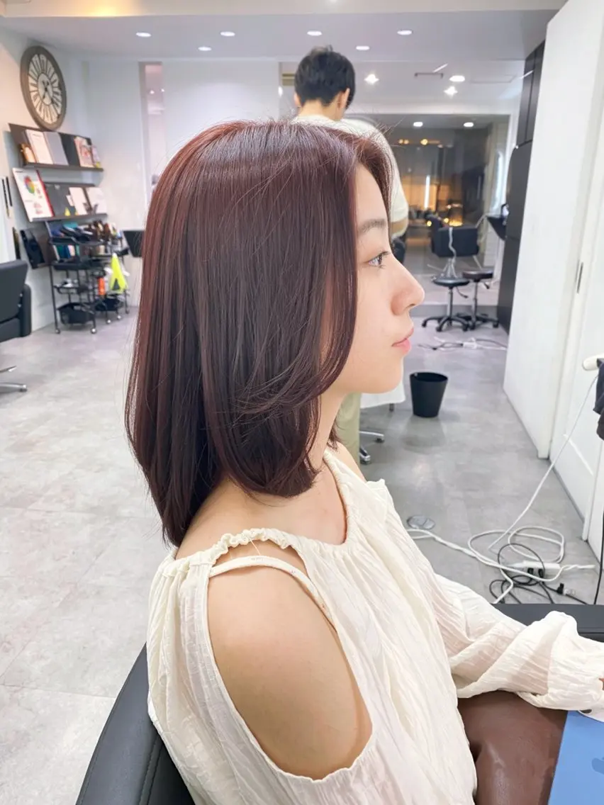 ミディアム 友田 千栄のヘアスタイル