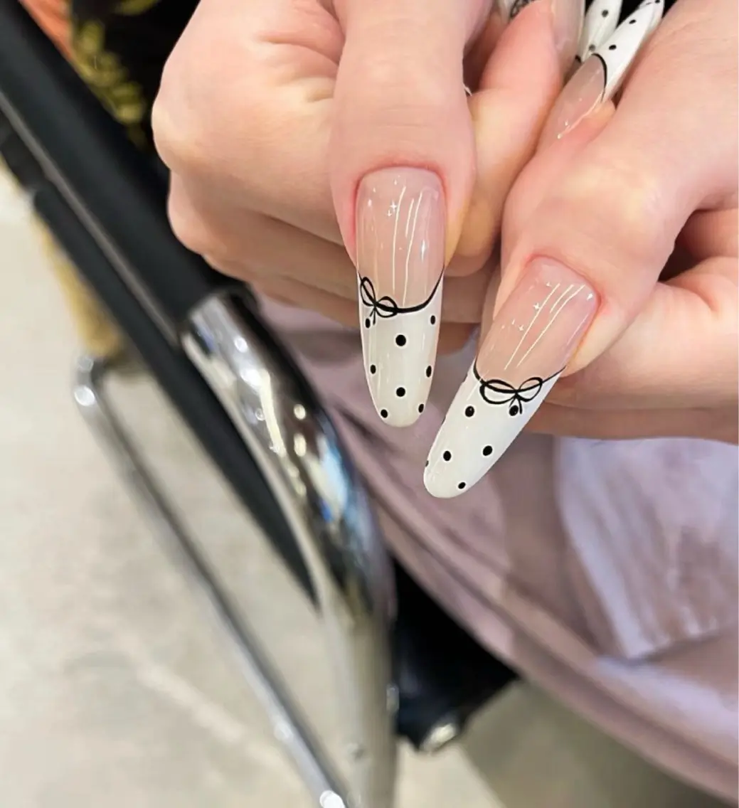 ネイル アートネイル ドット フレンチネイル リボン BabyYouMi nailのネイルデザイン