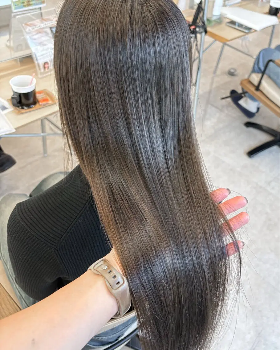 ロング カット ヘアカラー 艶感カラー🫧三浦 衣織のヘアスタイル