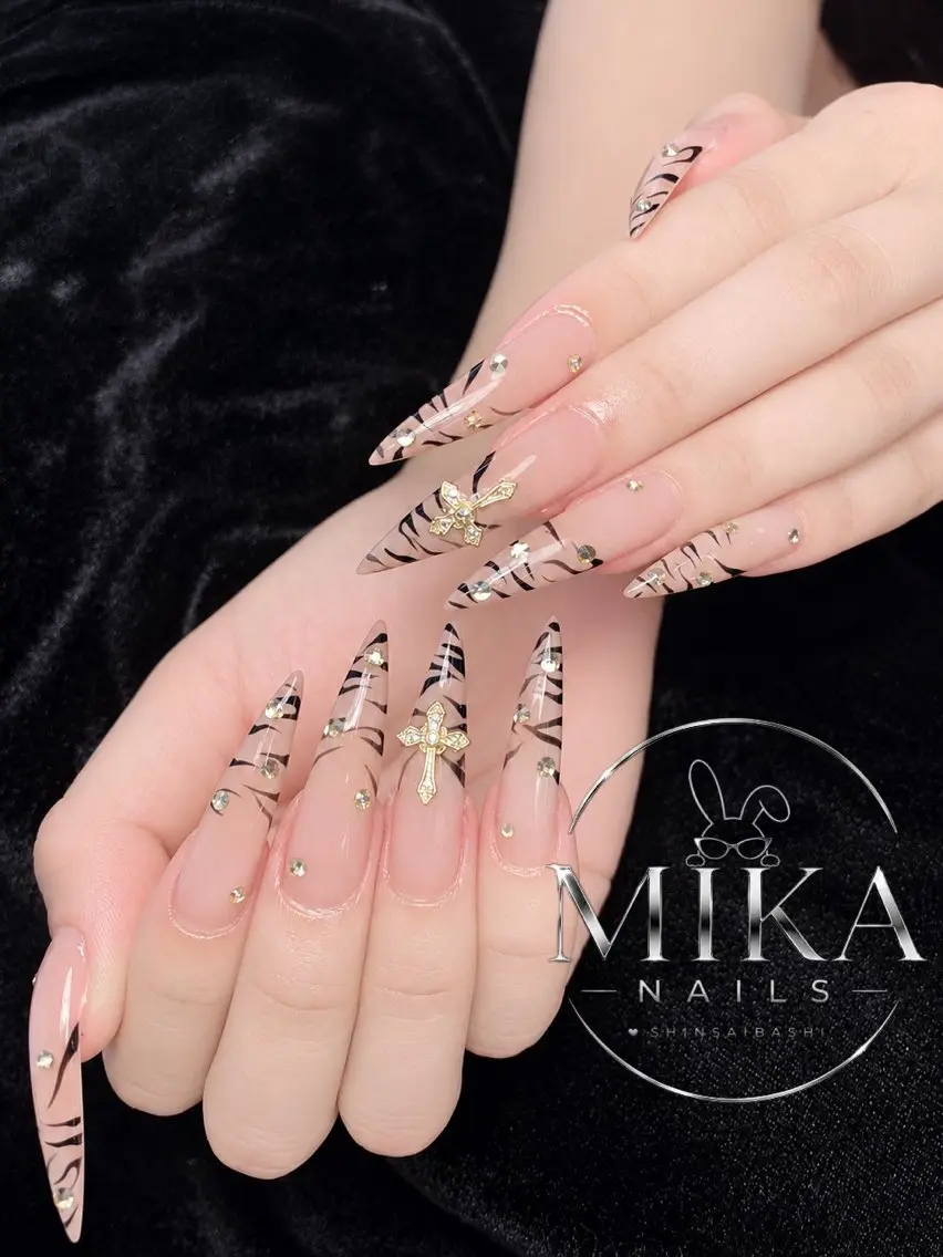 ネイル アートネイル チークネイル ドット フットネイル フレンチネイル ハンドネイル フットネイル 🌱Rina🎀 Mikaのネイルデザイン