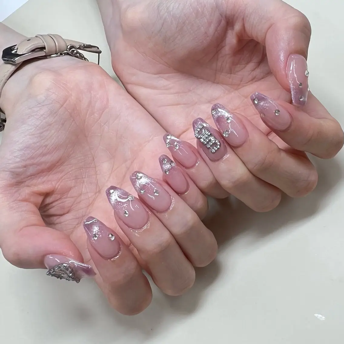 ネイル ストーンネイル ワンホンネイル ハンドネイル Lumiereva nail salonのネイルデザイン