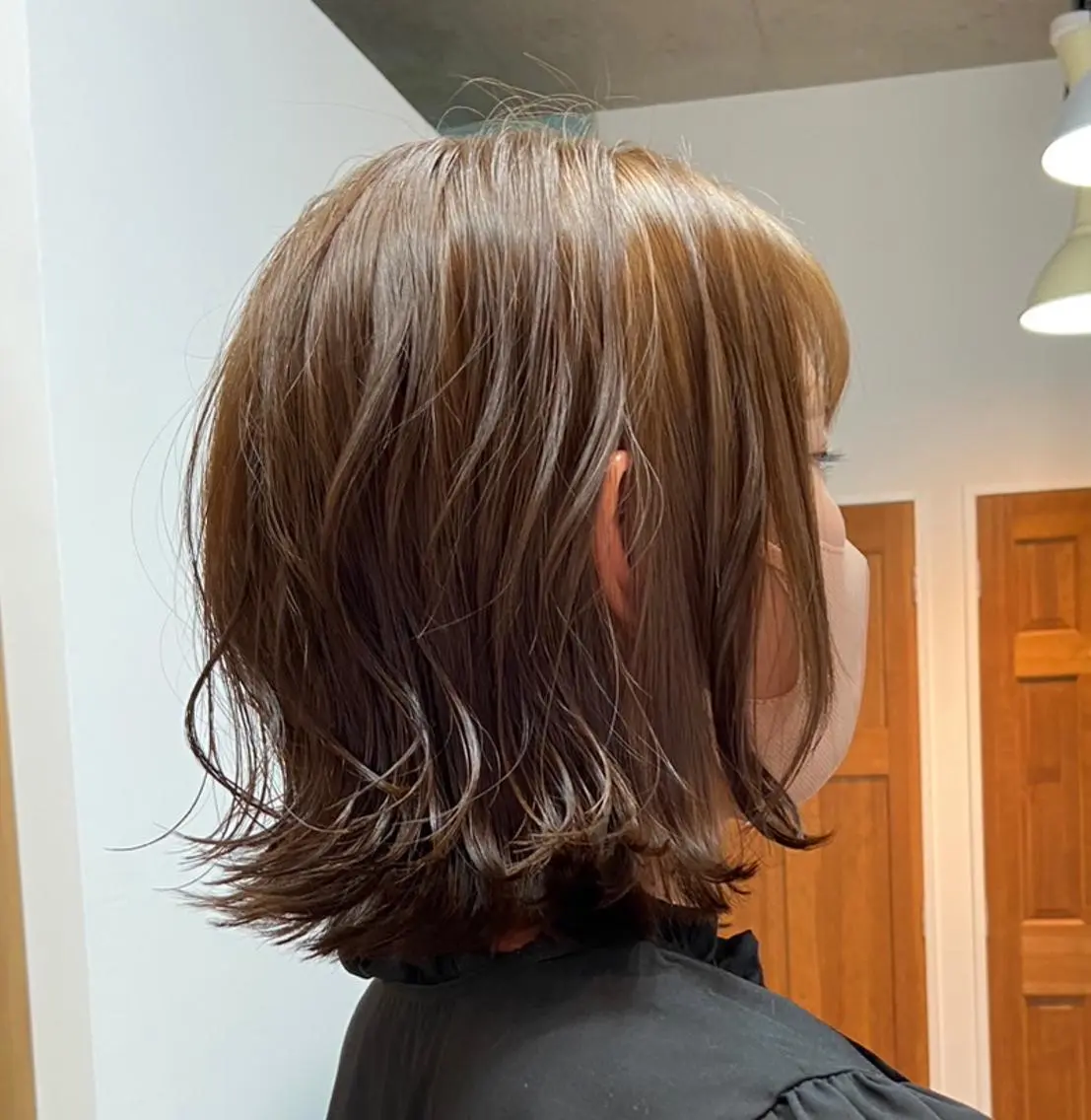 ミディアム カラー ボブ 外ハネヘア 安岡美咲✂︎ 艶カラー/髪質改善のヘアスタイル