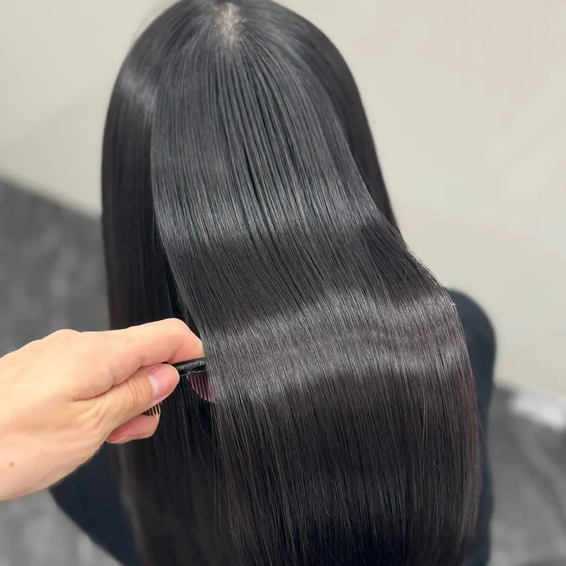 ロング カラー パーマ ヘアアレンジ メンズ キッズ メンズ韓国風 黒髪 ブルーカラー ブルーブラック レッドカラー ヘアカラー トリートメント 髪質改善Ⅰ透明感 艶カラーⅠたつやのヘアスタイル