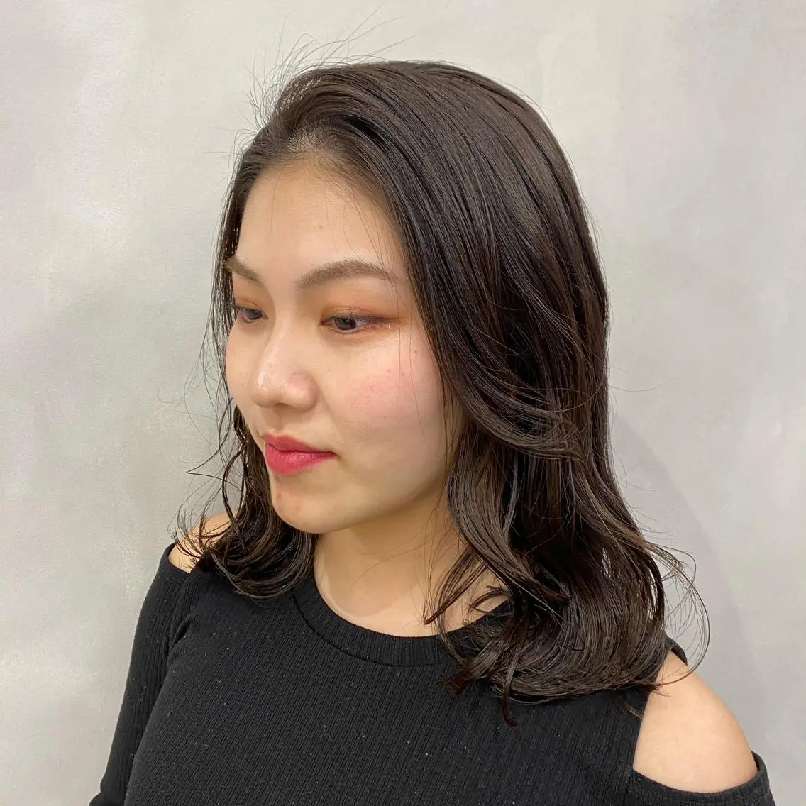 ミディアム カラー カット ヘアカラー 🩵ブリーチカラー MIORI🩵のヘアスタイル