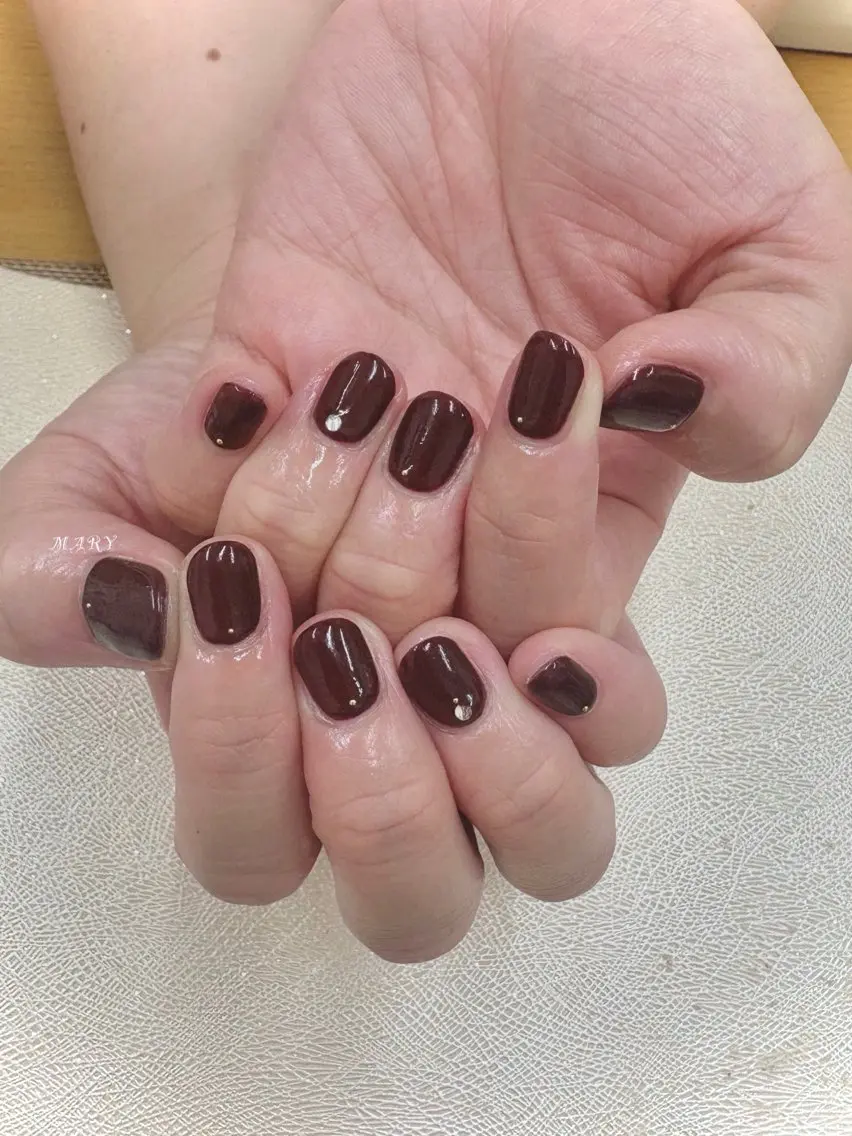 ネイル ボルドー ニュアンスネイル ワンカラーネイル ハンドネイル Mary nail .narumiのネイルデザイン