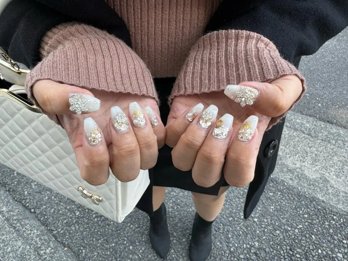 ネイル LAVISH 大和店 emi・:*+のネイルデザイン