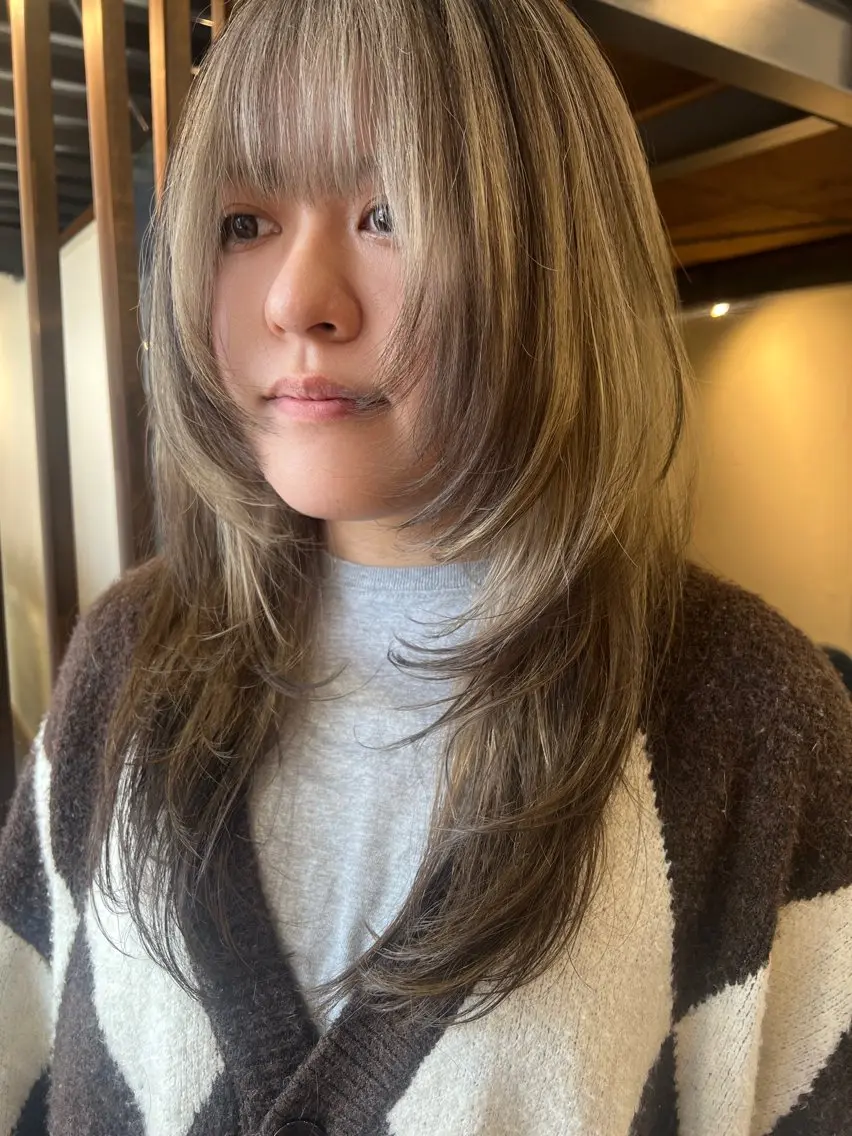 ロング カラー レイヤーカット 箕浦 萌華のヘアスタイル