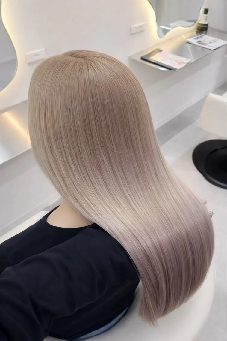 ロング ヘアカラー 🩶艶感ハイトーン/ 池袋/mei🩶のヘアスタイル