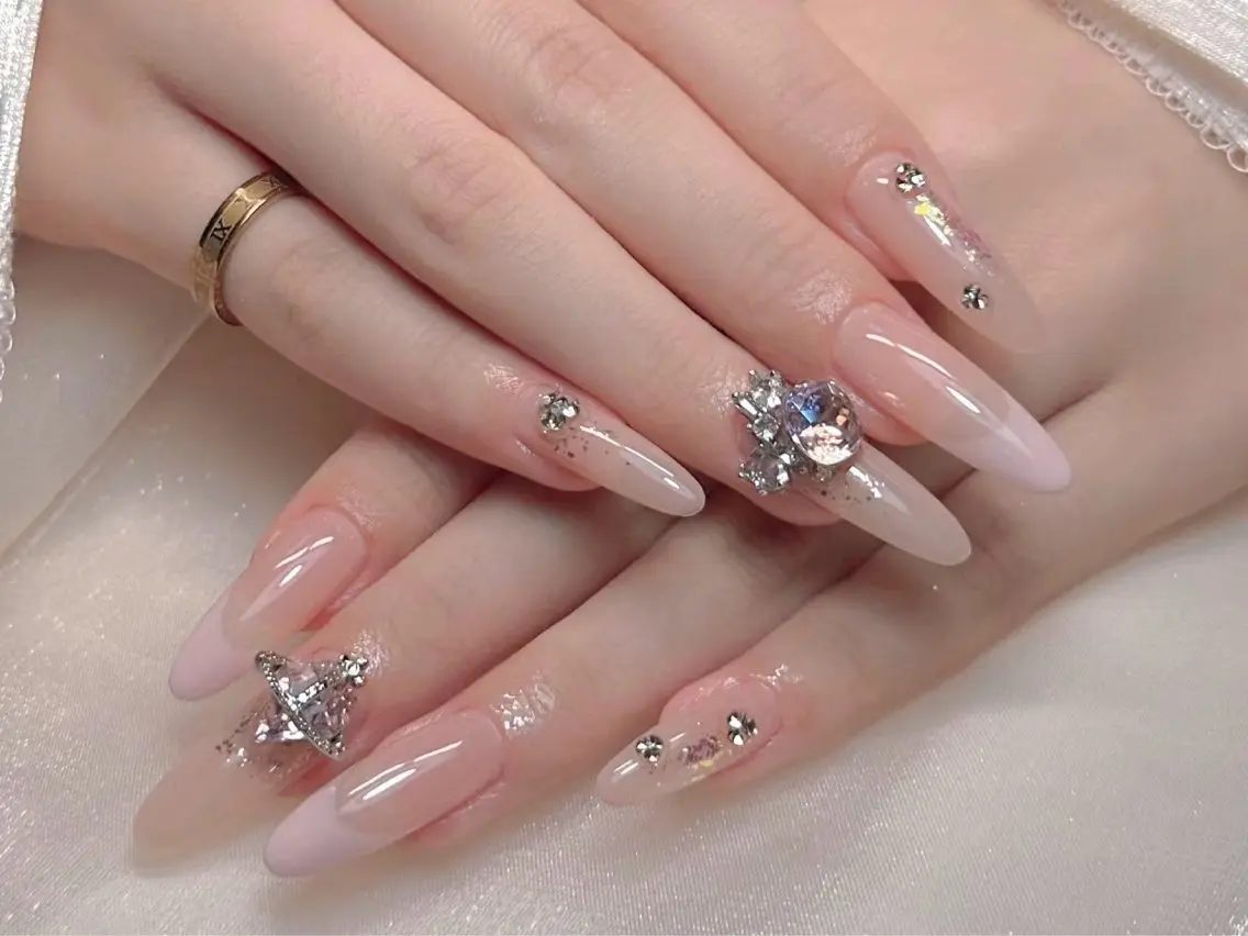 ネイル オーロラネイル チークネイル 長さ出し フットネイル フレンチネイル ハンドネイル ハンドケア lily nailのネイルデザイン