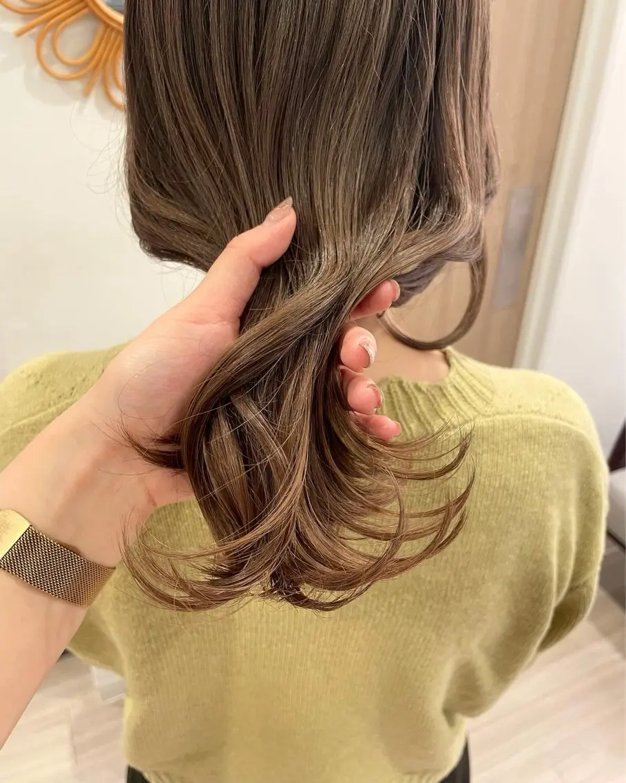 ミディアム モテ髪🫧赤み消し カラー表参道きょうこのヘアスタイル
