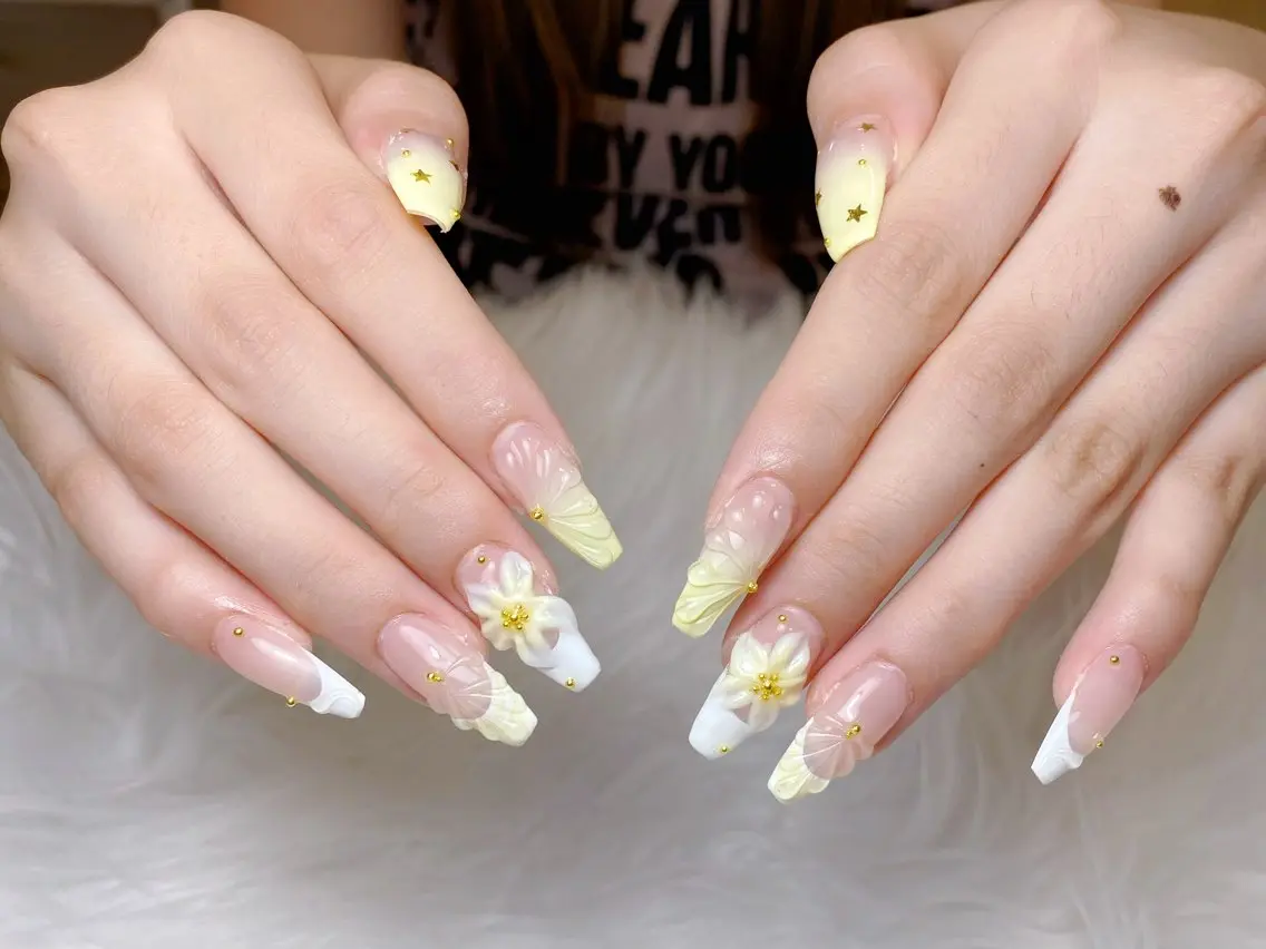 ネイル チークネイル フラッシュネイル フレンチネイル ガラスフレンチ 氷ネイル・うるうるネイル ハンドネイル Rei _Nail 新宿のネイルデザイン
