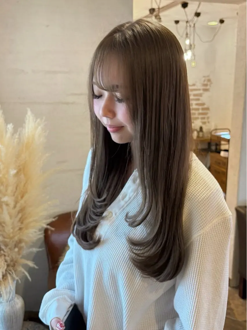 ロング アッシュ レイヤーカット 艶感ベージュが得意♡ 田島千愛のヘアスタイル
