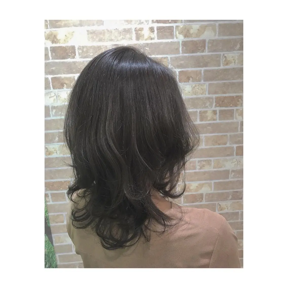ミディアム カラー ブリーチ 透明感カラー ブリーチなしカラー レイヤーカット 中野 竜介のヘアスタイル