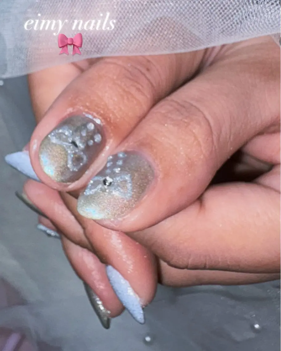 ネイル アートネイル オーロラネイル 水色 マグネットネイル リボン ハンドネイル eimy nails♡のネイルデザイン