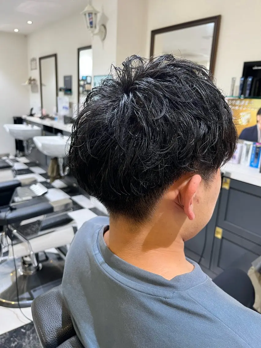 ミディアム パーマ ヘアアレンジ メンズ メンズパーマ 似合わせカットのヘアスタイル