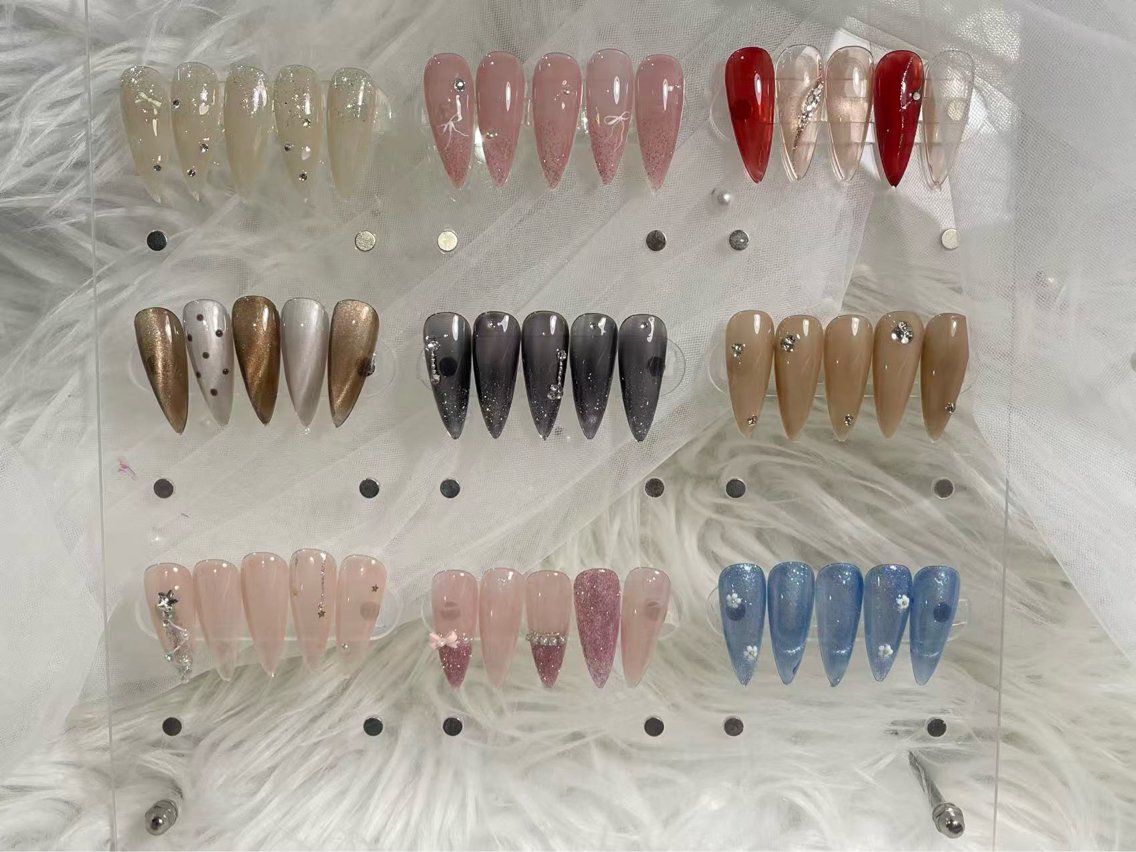 ネイル ハンドネイル 🌈 Laule'aのネイルデザイン