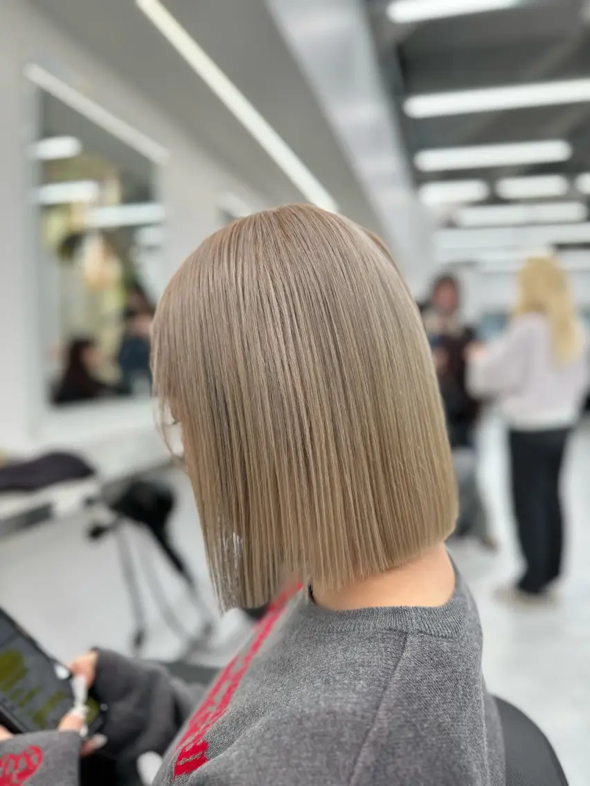 ショート カラー ヘアアレンジ カット トリートメント ヘアセット 縮毛矯正🤍 ボブ/ HIKARIのヘアスタイル
