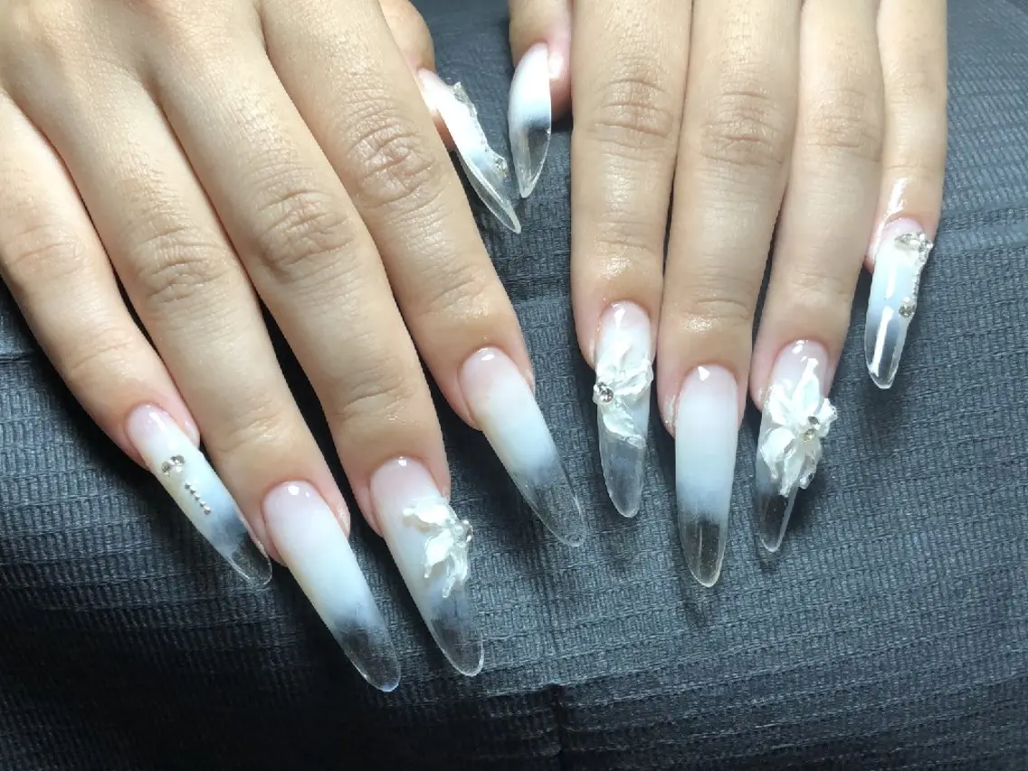 ネイル ブルー クリアネイル 長さ出し フラワーネイル グラデーション ハンドネイル 高山ルコ(NAIL) 店長のネイルデザイン
