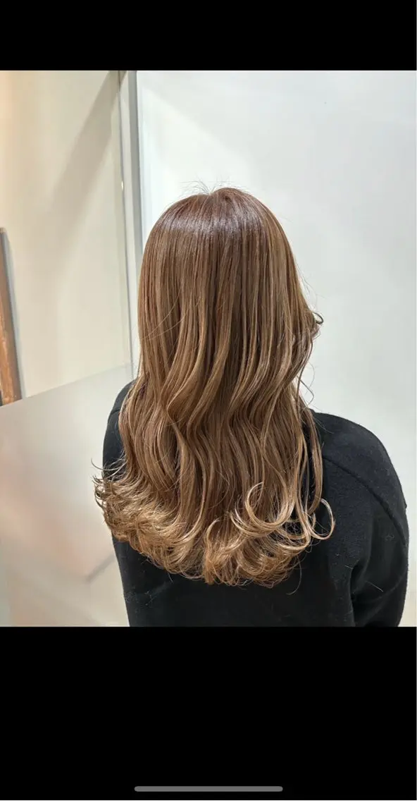 ロング ヘアカラー オオシマ ミユのヘアスタイル