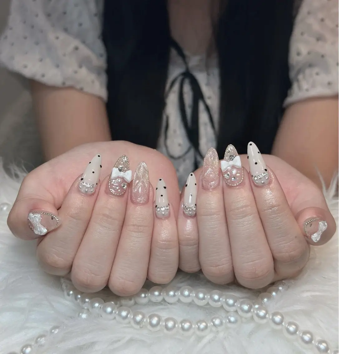 ネイル チークネイル ドット フレンチネイル グラデーション ハート ハンドネイル Julli NailStudioのネイルデザイン