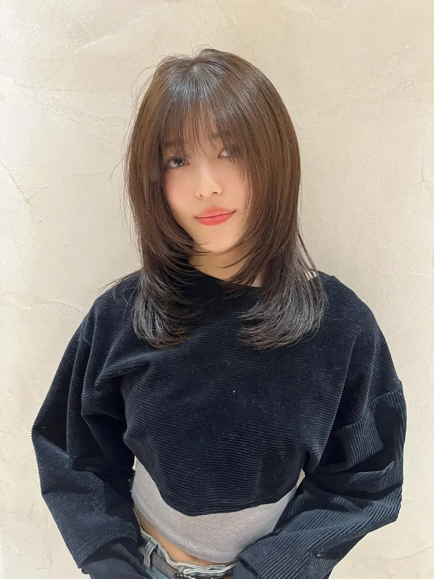 ミディアム 顔まわりレイヤー ハッシュカット レイヤーカット 小顔カット カット ヘアカラー トリートメント レイヤー似合わせ 透明感カラーりきやのヘアスタイル