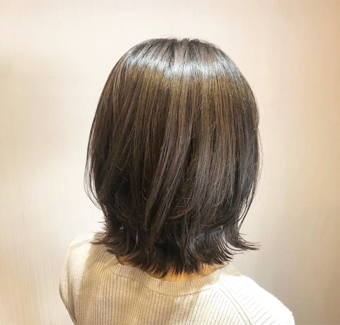 ショート カラー 新井 友菜のヘアスタイル