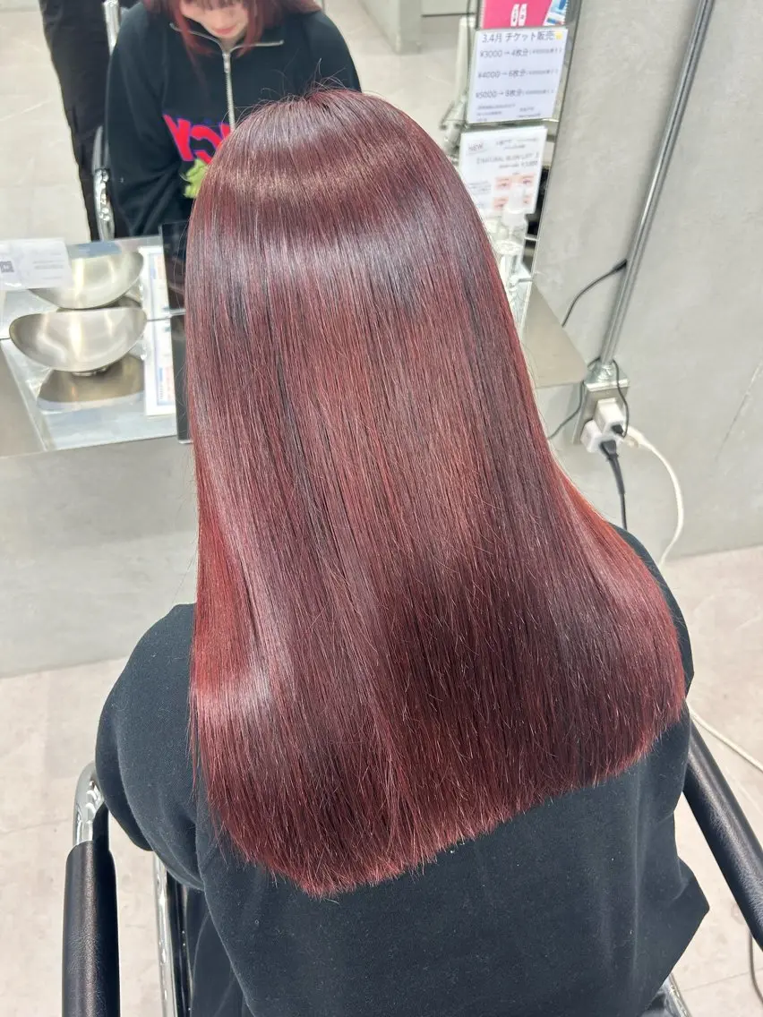 カラー レッドカラー IO イオリのヘアスタイル
