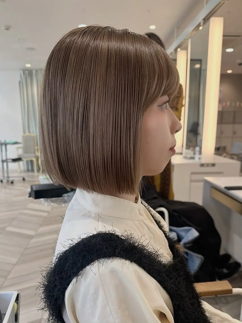 ショート カラー ベージュカラー ブリーチ 透明感カラー ダブルカラー ボブ カット ヘアカラー 小顔レイヤー/ ベージュ🤍Rieのヘアスタイル