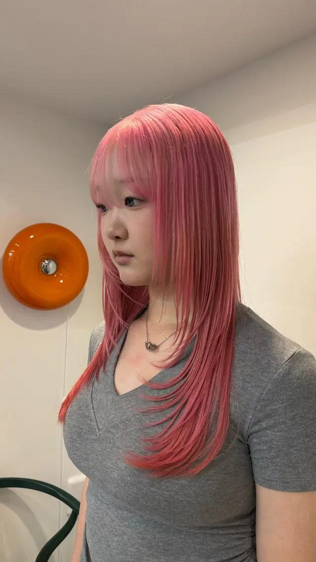 ロング カラー ピンクカラー ハイレイヤー レイヤーカット 奥川 千歳のヘアスタイル