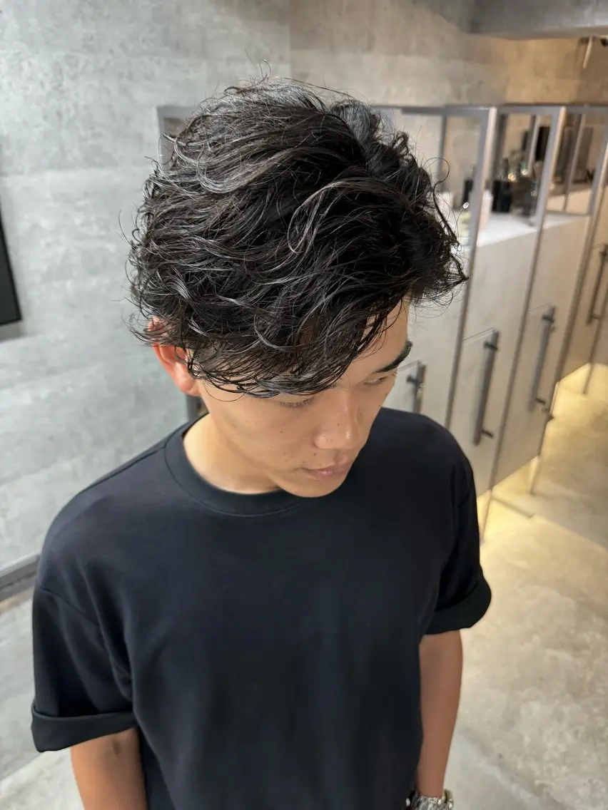 ショート パーマ メンズ センターパート メンズパーマ かきあげバング You/透明感カラー レイヤーカット/ボブのヘアスタイル