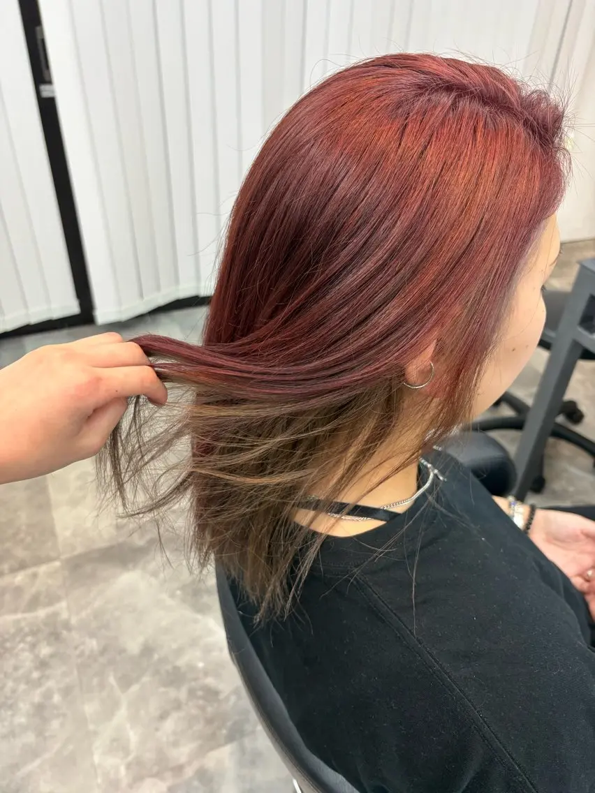 カラー インナーカラー 岩崎 郁音のヘアスタイル