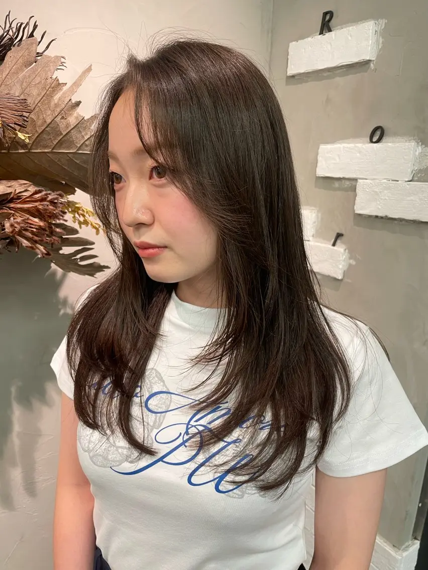 ロング、ミディアムレイヤーカットモデルの写真