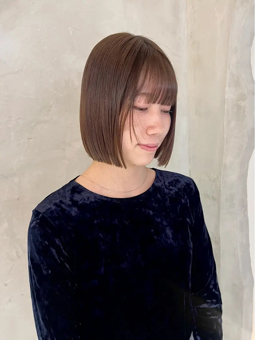 ミディアム 切りっぱなしボブ/ 艶カラー/綾莉のヘアスタイル